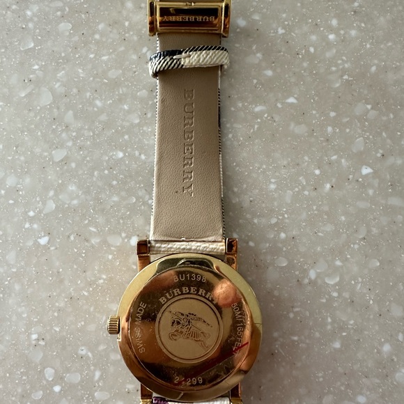 Burberry watch - Picture 4 of 5
